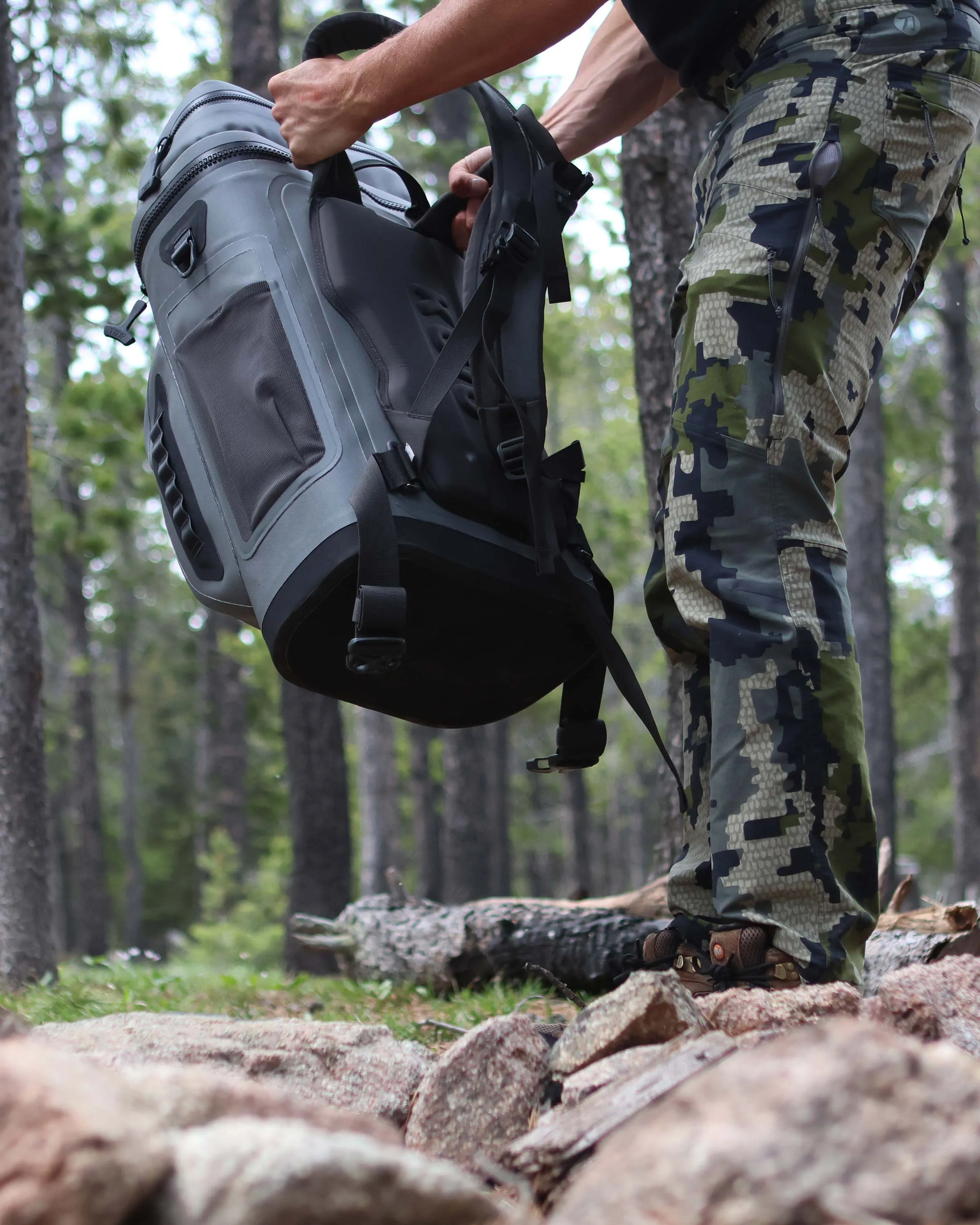 Kodiak 2000 Cooler Backpack | Verde